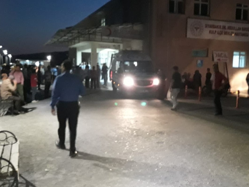 diyarbakir kulp ta sivil aracin gecisi sirasinda patlama 7 kisi hayatini kaybetti