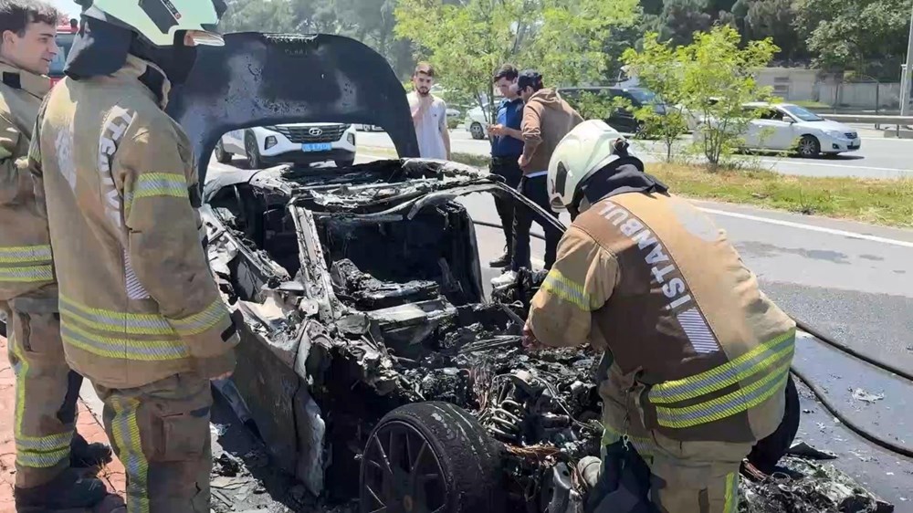 İstanbul'da 20 milyonluk araç alev alev yandı 76 7GmWOulmh0WE5nD1meXyuA