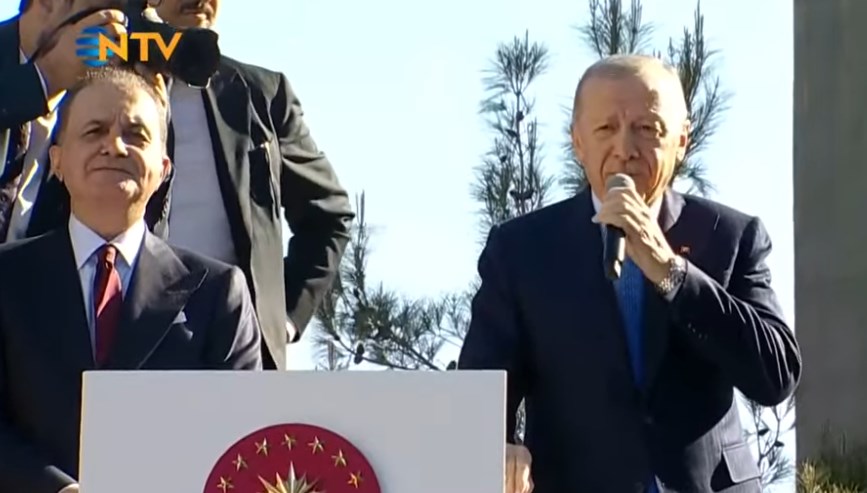 Cumhurbaşkanı Erdoğan'dan Özgür Özel'e kırmızı kart yanıtı