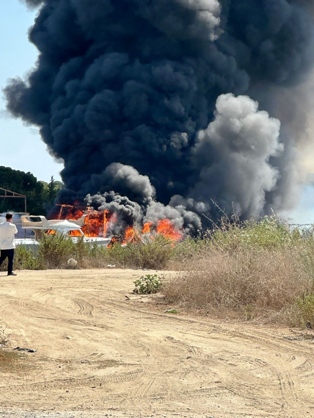 Antalya'da orman yangını | Otluk alanda çıktı teknelere sıçradı - 6