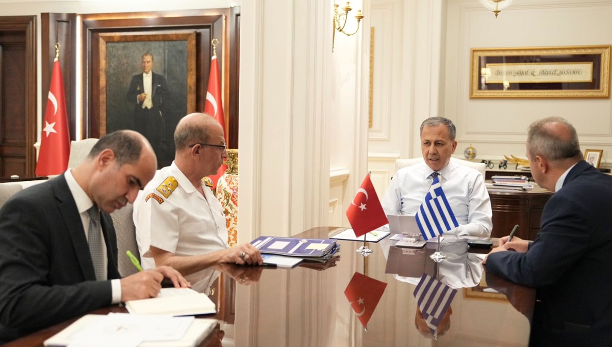 Yunan botun karasuları ihlali: Bakan Yerlikaya, Yunan Denizcilik Bakanı ile görüştü Yunan botun karasuları ihlali: Bakan Yerlikaya, Yunan Denizcilik Bakanı ile görüştü