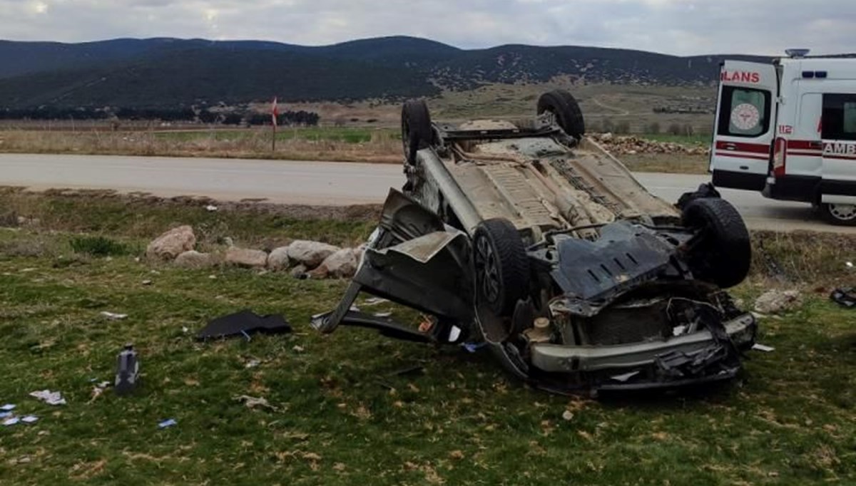 Afyonkarahisar'da otomobiller çarpıştı: 5 yaralı Afyonkarahisar'da otomobiller çarpıştı: 5 yaralı