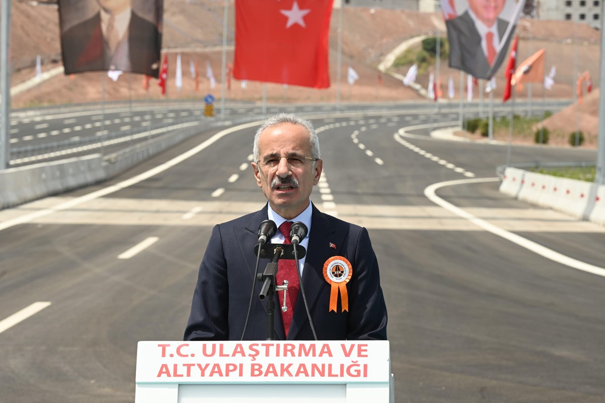 Ulaştırma ve Altyapı Bakanı Abdulkadir Uraloğlu Ulaştırma ve Altyapı Bakanı Abdulkadir Uraloğlu