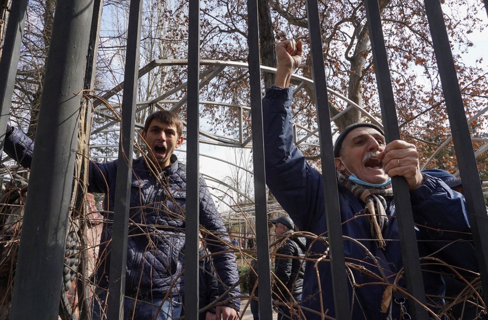 Ermenistan'da darbe girişimi: Paşinyan destekçileri ve karşıtları meydanlara çıktı - 3