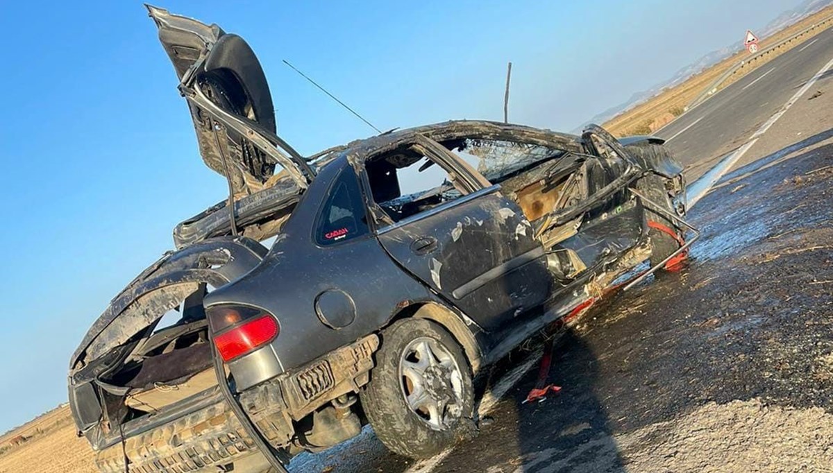 Otomobil sulama kanalına uçtu: 2 ölü, 1 yaralı Otomobil sulama kanalına uçtu: 2 ölü, 1 yaralı