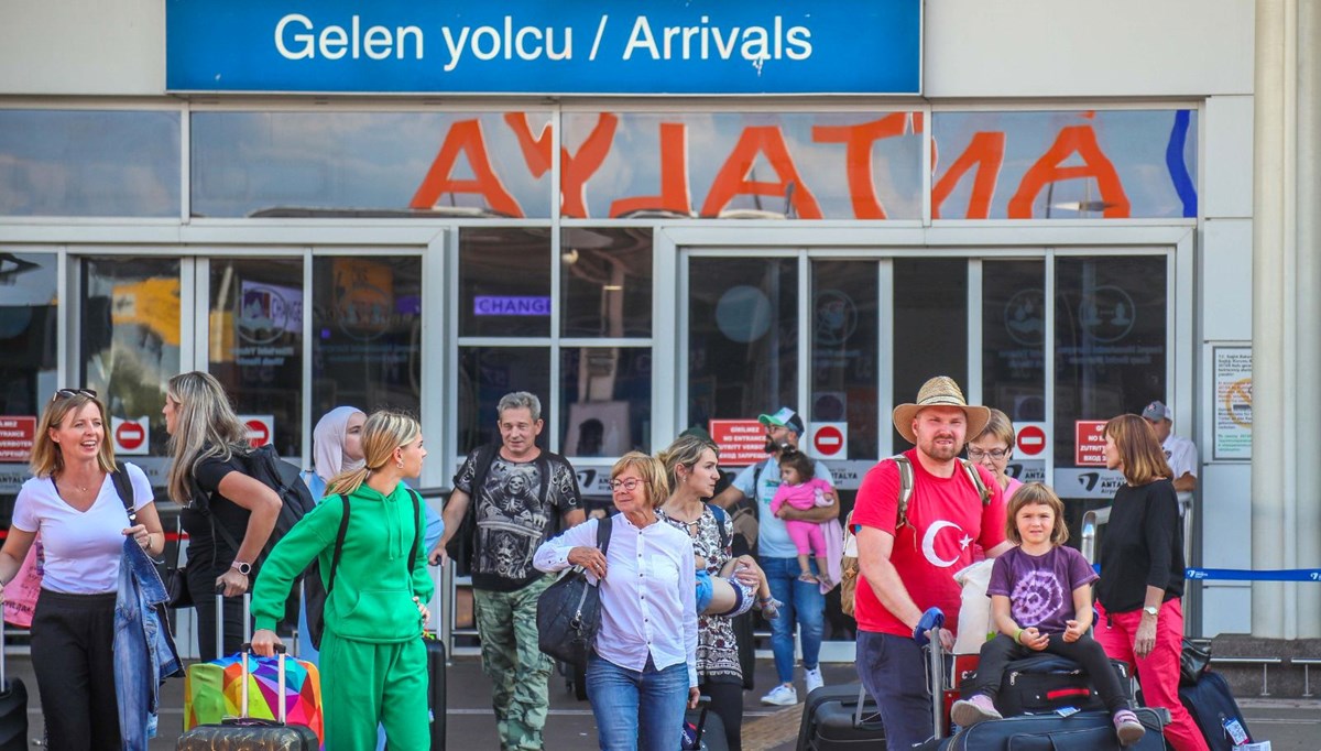 Antalya'ya hava yoluyla gelen turist sayısı 5 milyonu aştı