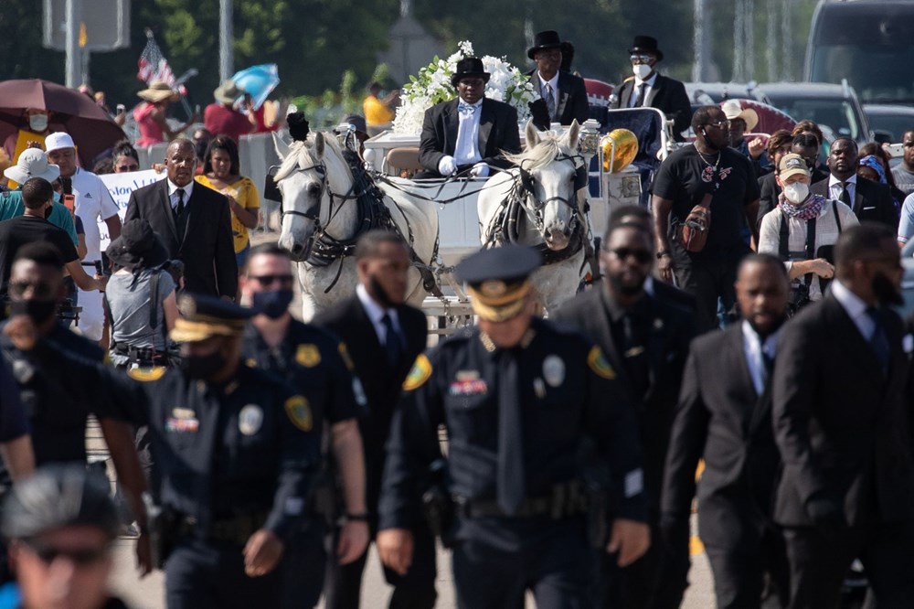 ABD'de polis şiddetiyle öldürülen George Floyd toprağa verildi - 12