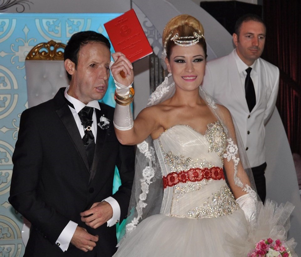 Recep Sert, 21 Aralık 2014'te Esma Akyurt ile Bursa'da evlenmişti.