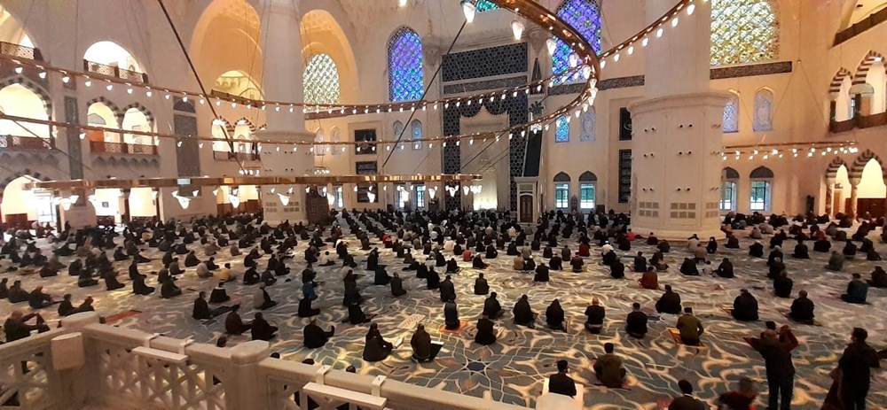 Sosyal mesafe ve maskeli bayram namazı - 5