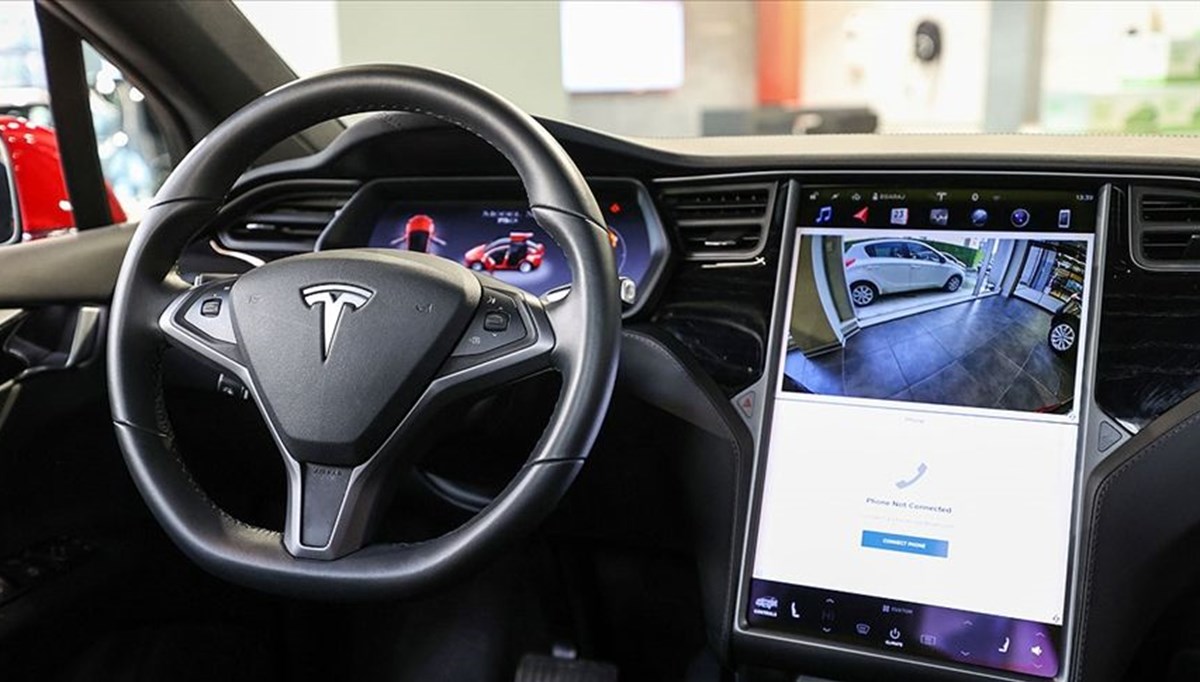 ABD'de oto-pilot sistemine sahip arabalarda en çok kazaya Tesla araçlar karıştı