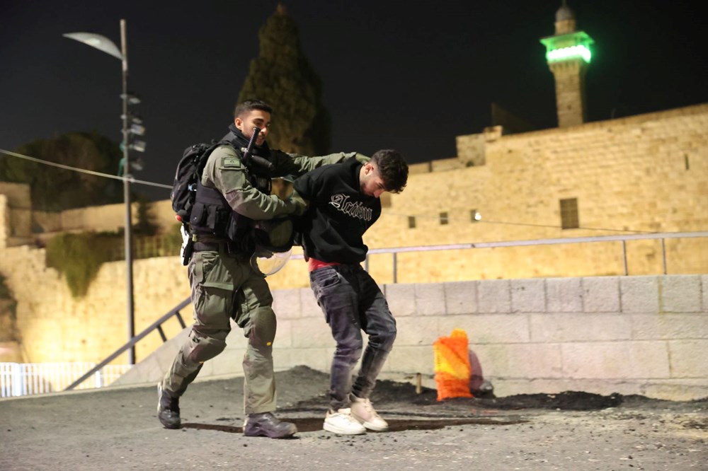 İsrail polisinden Mescid-i Aksa'ya baskın - 24