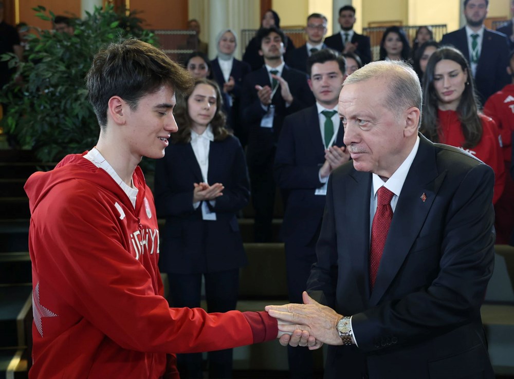 Cumhurbaşkanı Erdoğan, Beştepe'de gençlerle buluştu 75 7NV2D9SGVUSP0TWL6bV5NA