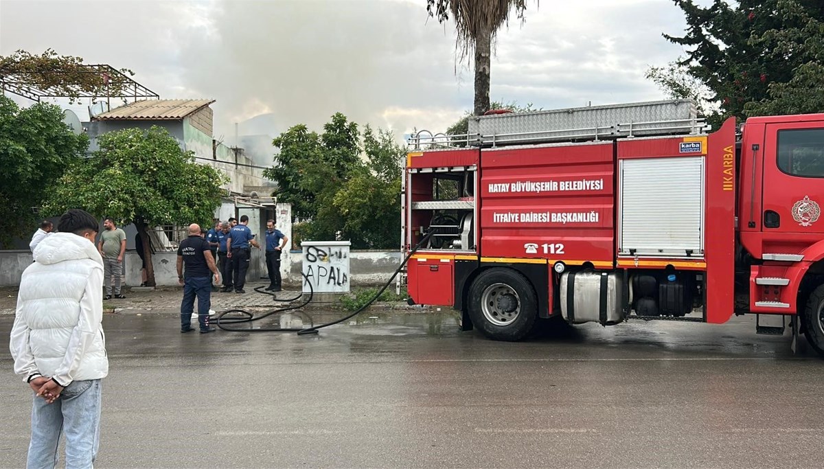 Müstakil ev alevlere teslim oldu