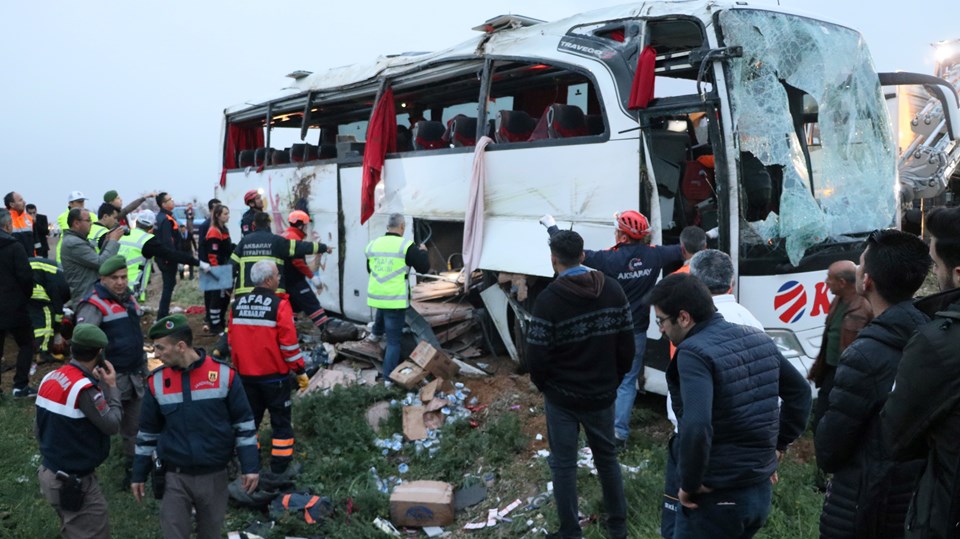 Aksaray'da yolcu otobüsü şarampole devrildi: 4 ölü, 37 yaralı - 1