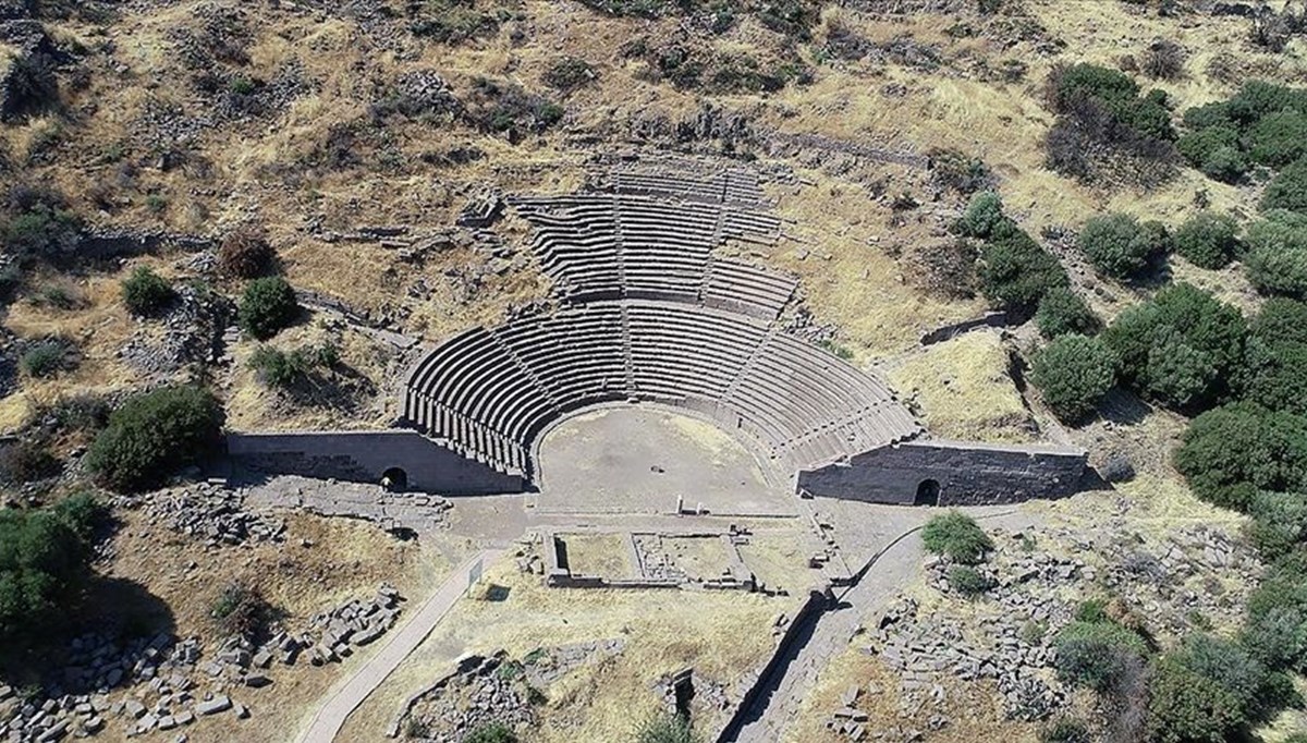 Assos Antik Kenti'ndeki tiyatro restore edilecek