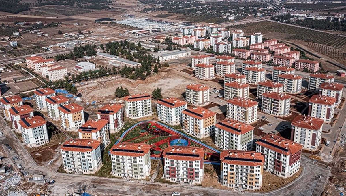 Deprem konutlarının yüzde 45'i teslim edildi Deprem konutlarının yüzde 45'i teslim edildi