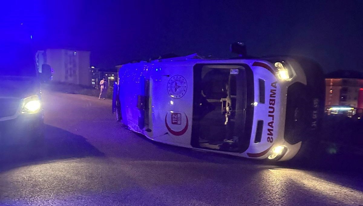 Hasta almaya giden ambulans kaza yaptı: 5 yaralı