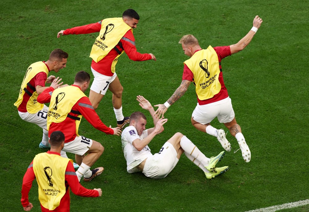 Sırbistan Milli Takımı’nı karıştıran yasak aşk iddiası: Vlahovic, Rajkovic'in eşiyle; Gudelj ise Jovic'in eşiyle birlikte - 1