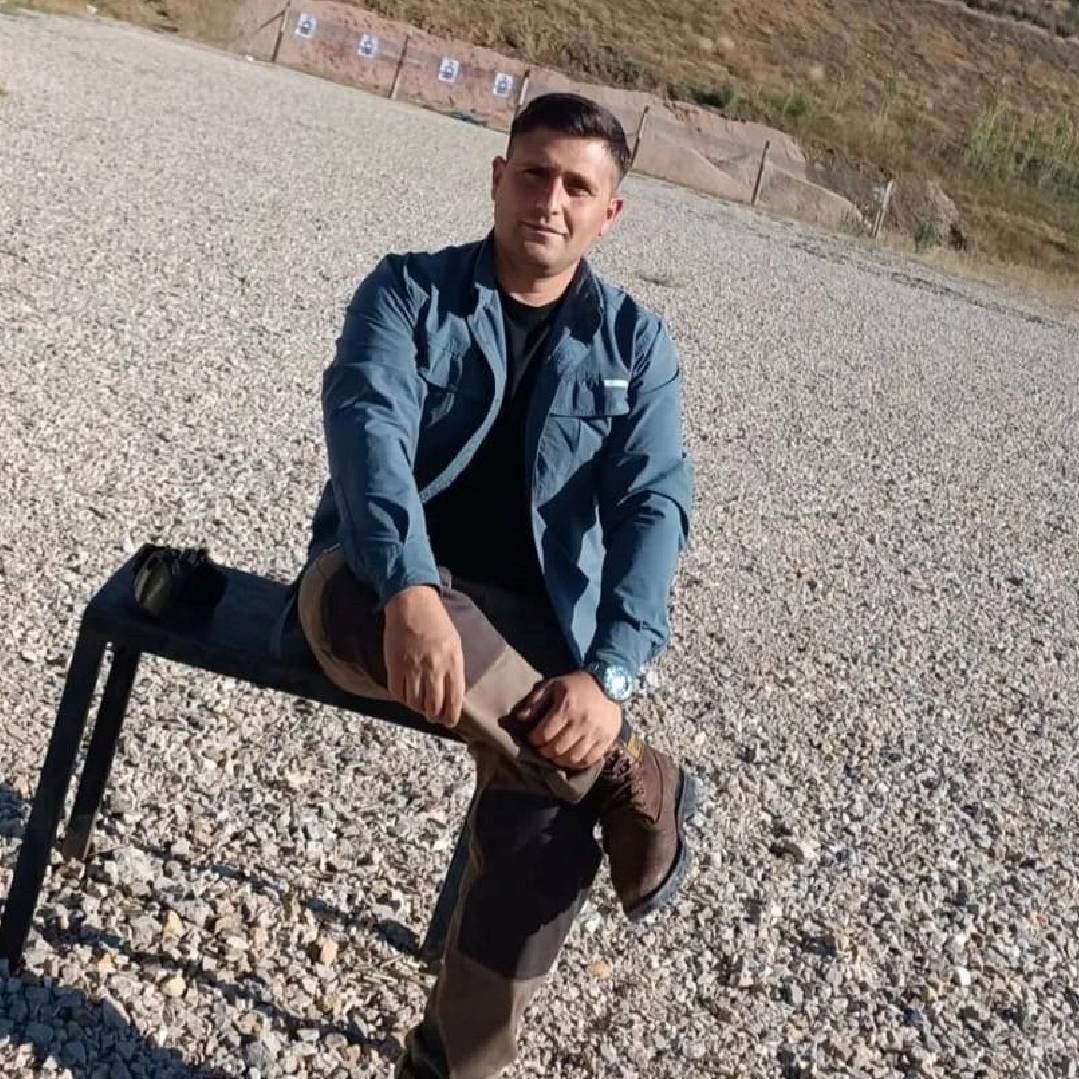 Polis memuru Ahmet Çavuş hayatını kaybetti.