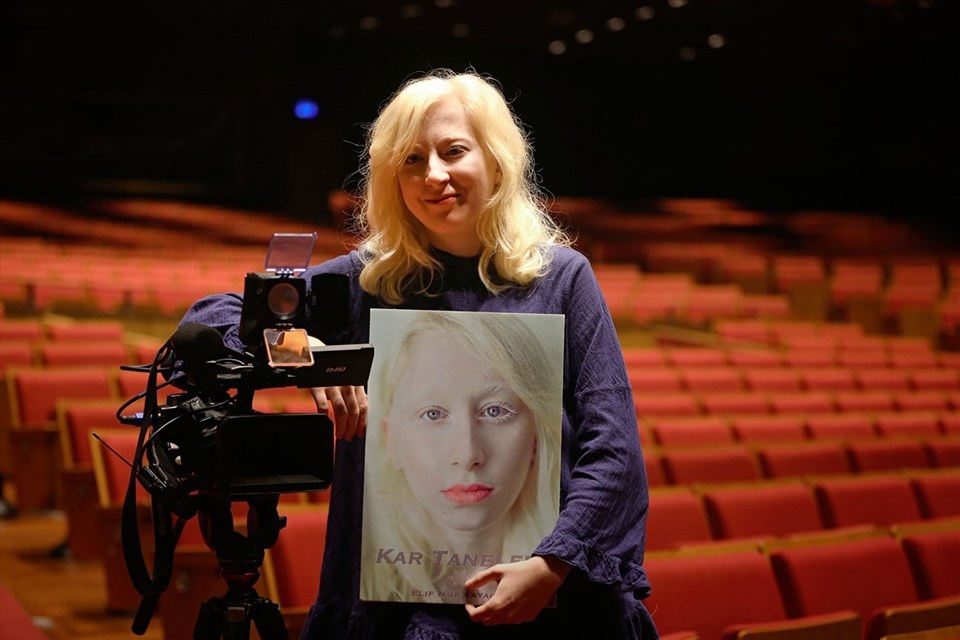 Albinizmi "Kar Taneleri"yle anlattı, uluslararası festivalde ödül aldı - 1