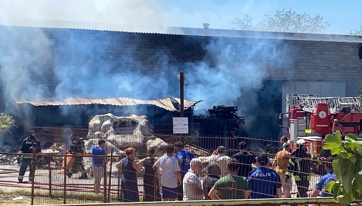Kocaeli'de yangın: Üç fabrikada hasar var