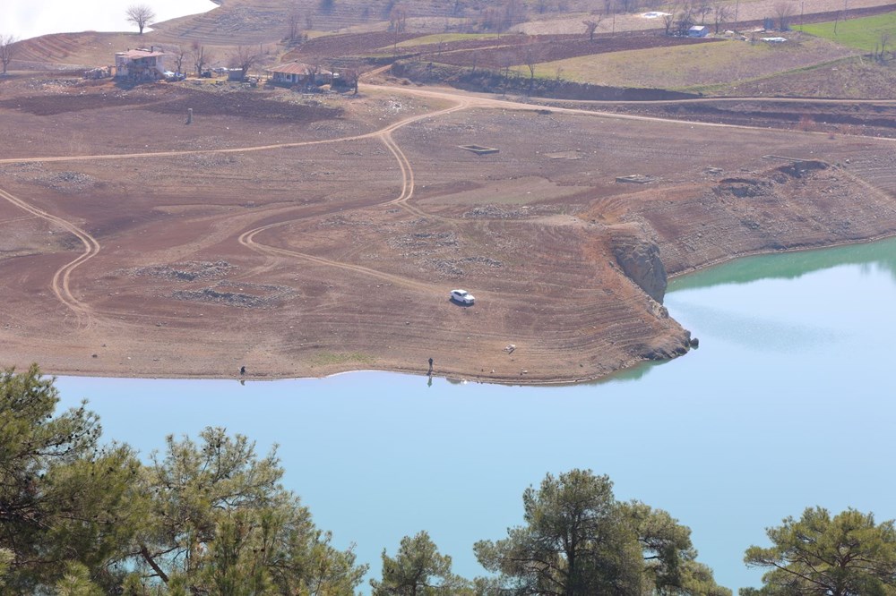 "42 Yıl Önce Su Altına Giren Gizemli Köy Ortaya Çıktı!" 75 7TNbCmjK60KbQUqydUaQrw