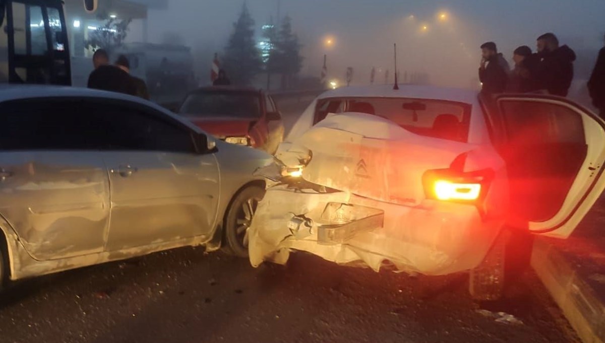 Afyonkarahisar'da zincirleme kaza: 31 yaralı