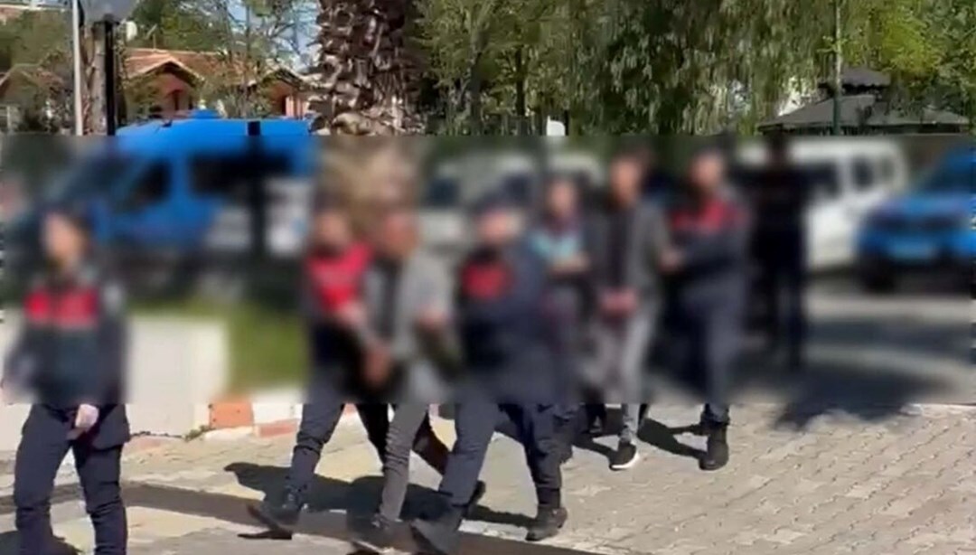 Aydın'da kan donduran olay! Parasını gasbettiler benzin döküp yakmaya çalıştılar!