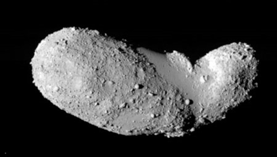 Itokawa asteroidinden getirilen toz incelemeye alındı.