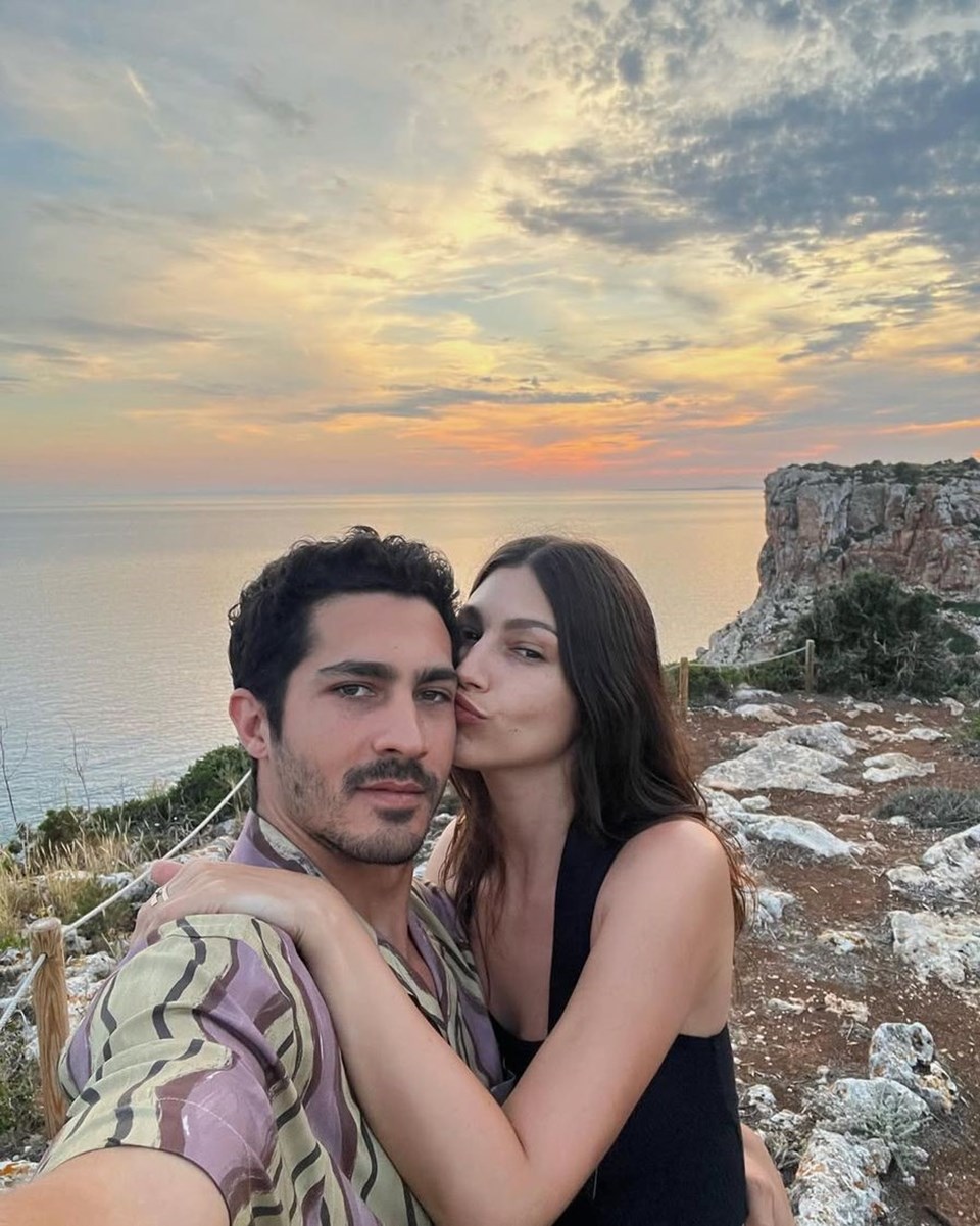 Ursula Corbero'dan karnı burnunda yeni poz - 1