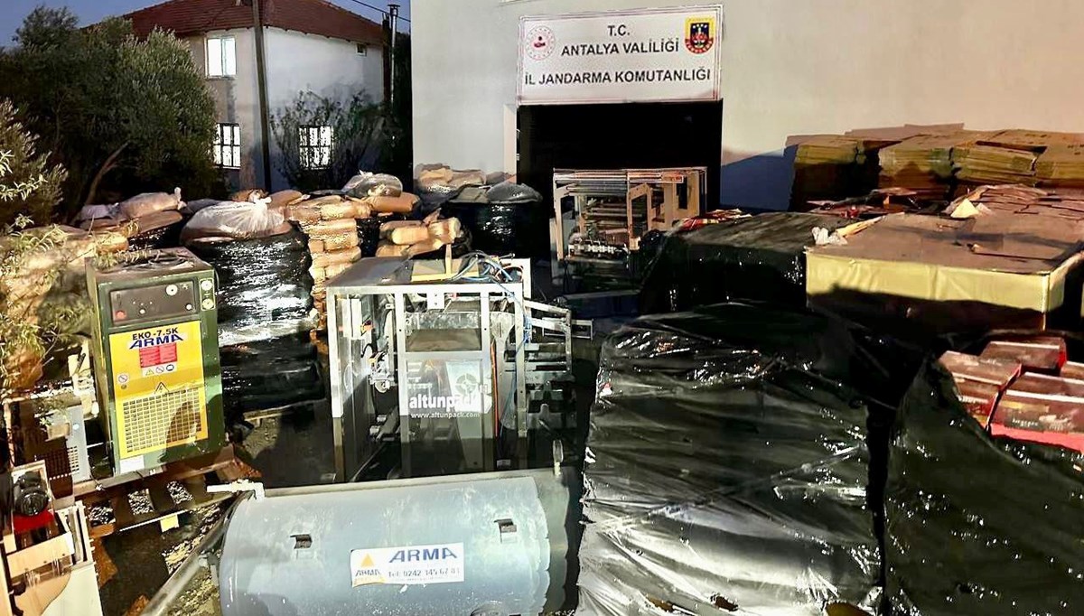 Aksu'da 12 ton kaçak kahve ele geçirildi Aksu'da 12 ton kaçak kahve ele geçirildi