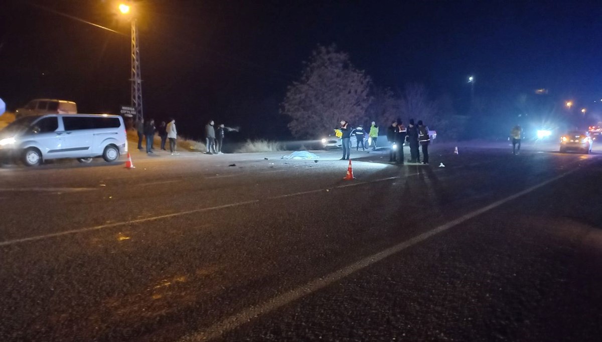Malatya'da otomobil yayalara çarptı: 2 ölü, 1 yaralı Malatya'da otomobil yayalara çarptı: 2 ölü, 1 yaralı
