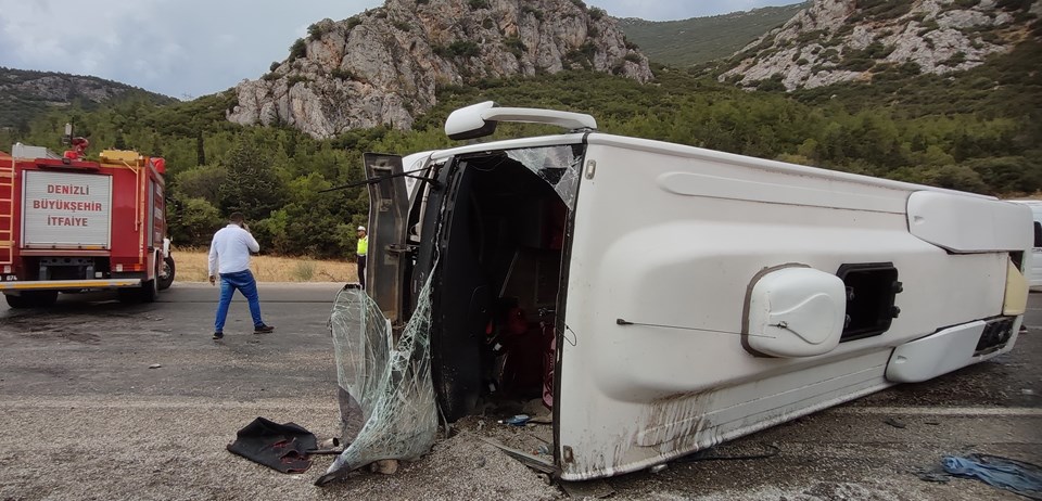 Düğün yolunda feci kaza: 26 yaralı - 1