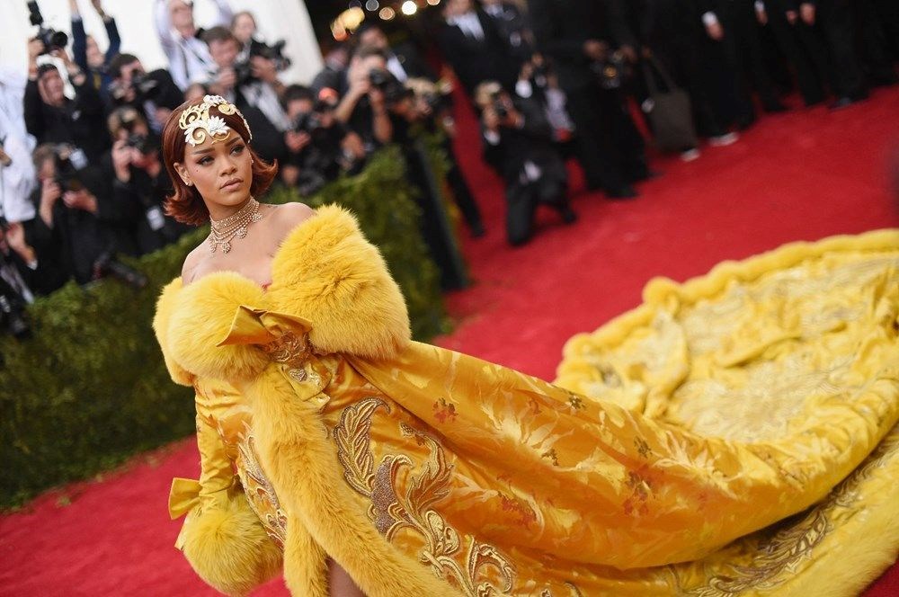 Met Gala 2022’de Rihanna yoktu ama heykeli vardı - 7