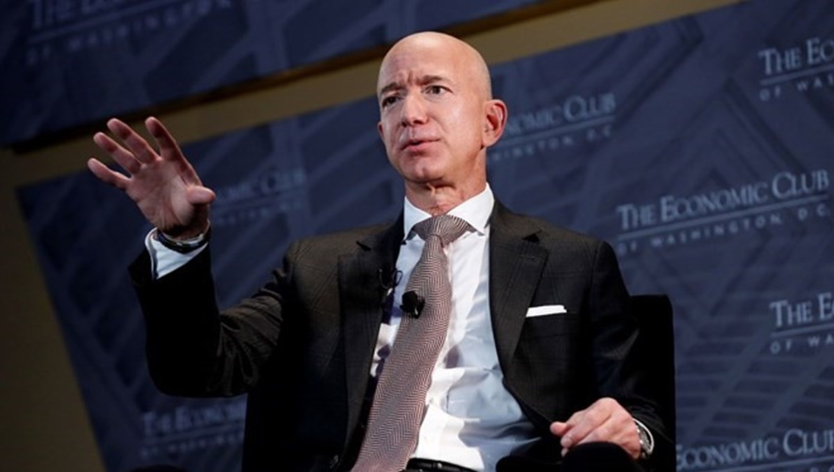 182 milyar dolar kişisel serveti ile dünyanın en zengin insanı olan Jeff Bezos, yılın üçüncü çeyreği itibariyle görevini Andy Jassy