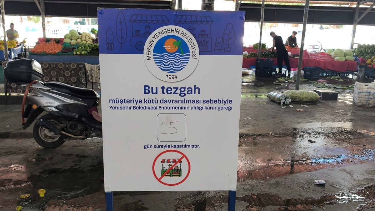 Zabıta ekipleri, esnafın farklı semtlerde tezgah kurduğu pazarlara Bu tezgah müşteriye kötü davranılması sebebiyle Yenişehir Belediyesi Zabıta ekipleri, esnafın farklı semtlerde tezgah kurduğu pazarlara Bu tezgah müşteriye kötü davranılması sebebiyle Yenişehir Belediyesi