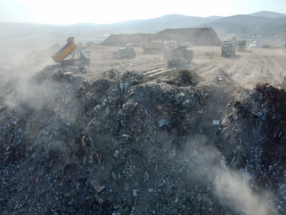 Enkaz birikintisi dağ gibi yükseliyor - 3