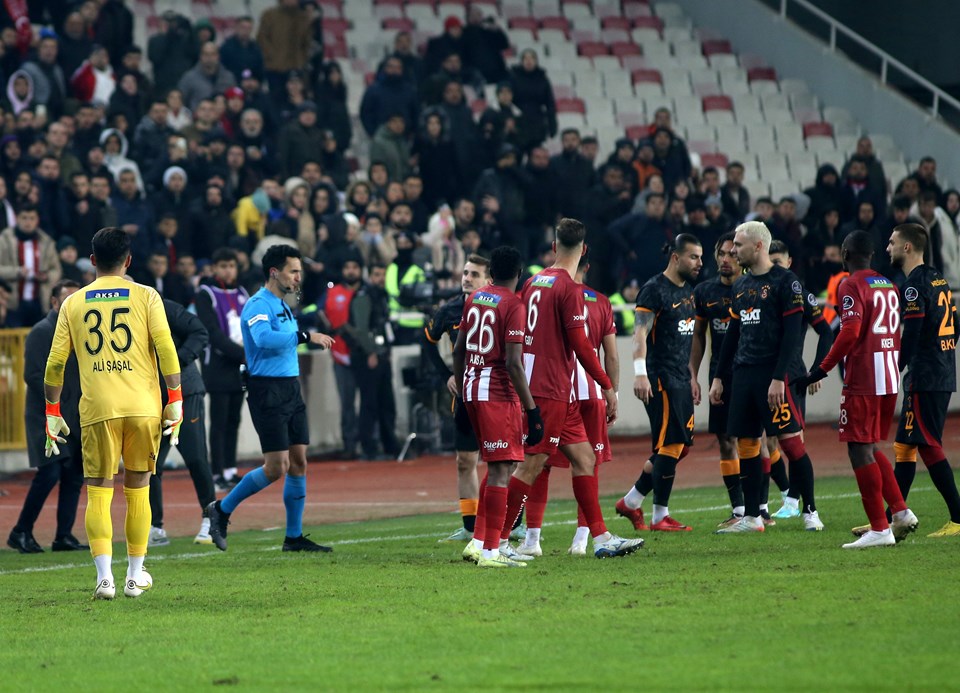 SON DAKİKA: TFF, VAR kayıtlarını açıkladı: Sivasspor-Galatasaray maçında hakem hatası yapıldı - 1