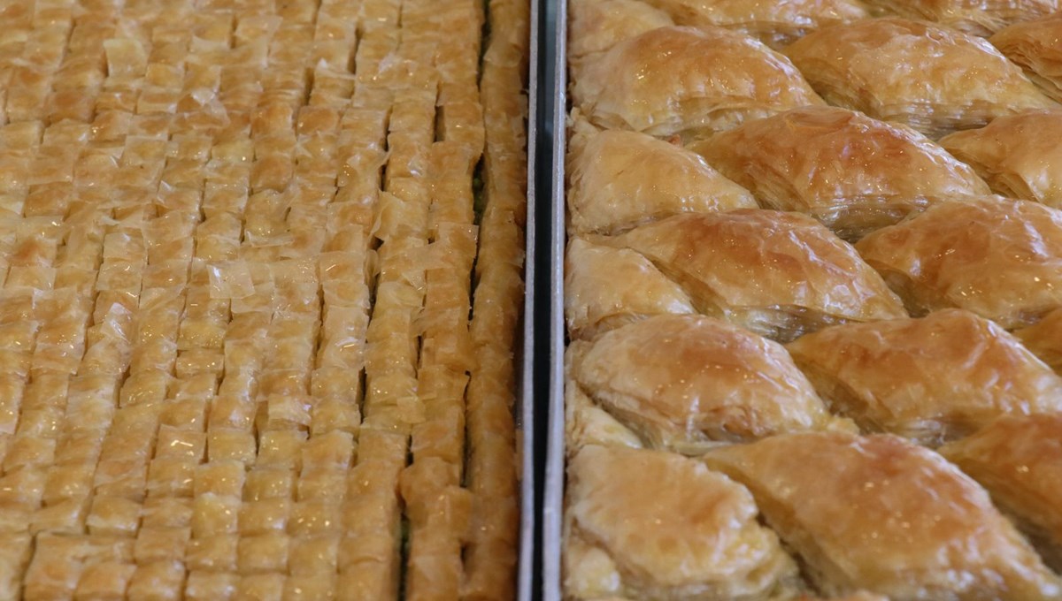 Bir tepside bin 386 baklava dilimi