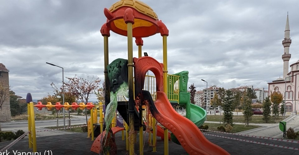 Çorum'daki oyun parkında yangın: İki çocuk yakalandı - 1