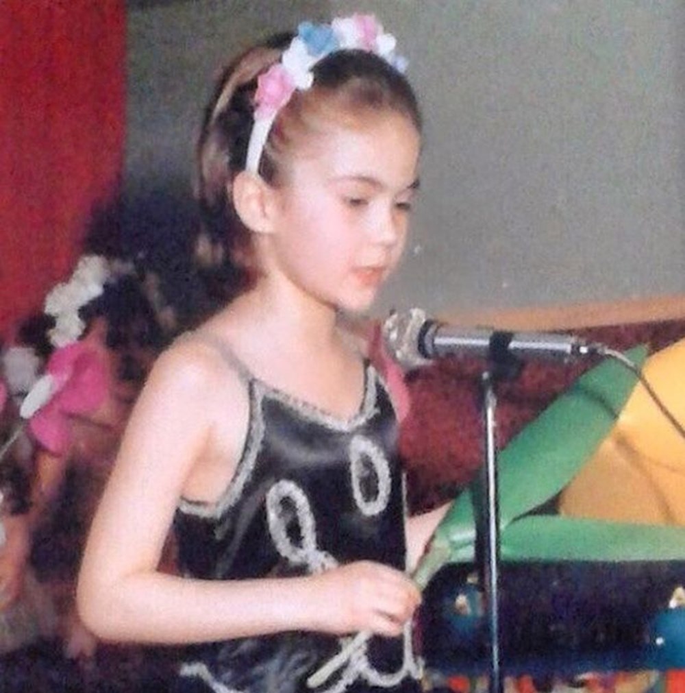 Ünlü isim geçmişe götürdü: "Oyuncu olacağını nasıl anlamadın" (Ünlülerin çocukluk ve gençlik halleri) - 458