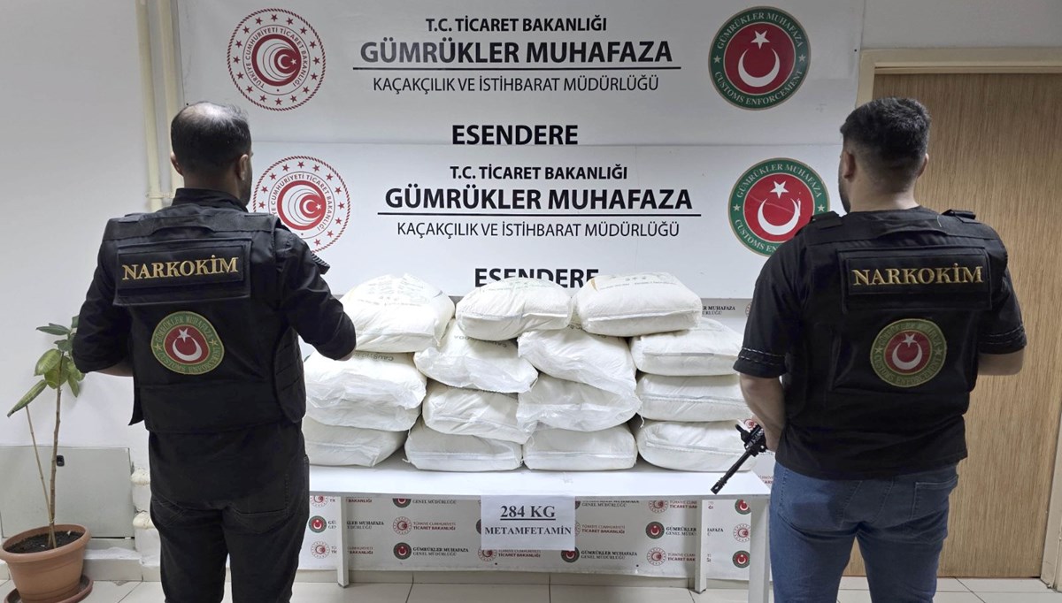 Kaçakçılara göz açtırılmadı: Kilolarca uyuşturucu madde ve 24 milyon lira değerinde elektronik sigara Kaçakçılara göz açtırılmadı: Kilolarca uyuşturucu madde ve 24 milyon lira değerinde elektronik sigara