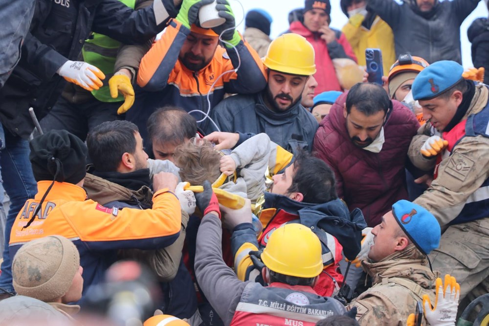 Mucize kurtuluşlar: Depremin 7. gününde arama kurtarma çalışmaları sürüyor - 1