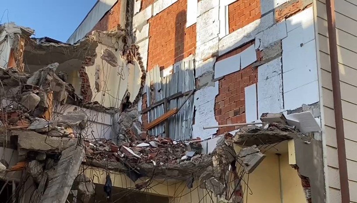 Sultangazi'de yıkım sırasında faciadan dönüldü Sultangazi'de yıkım sırasında faciadan dönüldü