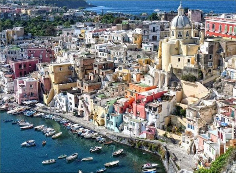 İtalya'nın "Covidsiz" adası: Procida'da herkes aşılandı - 1