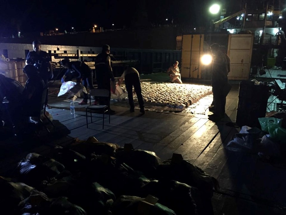 Akdeniz'de büyük operasyon: 1 ton 71 kilo eroin ele geçirildi - 1