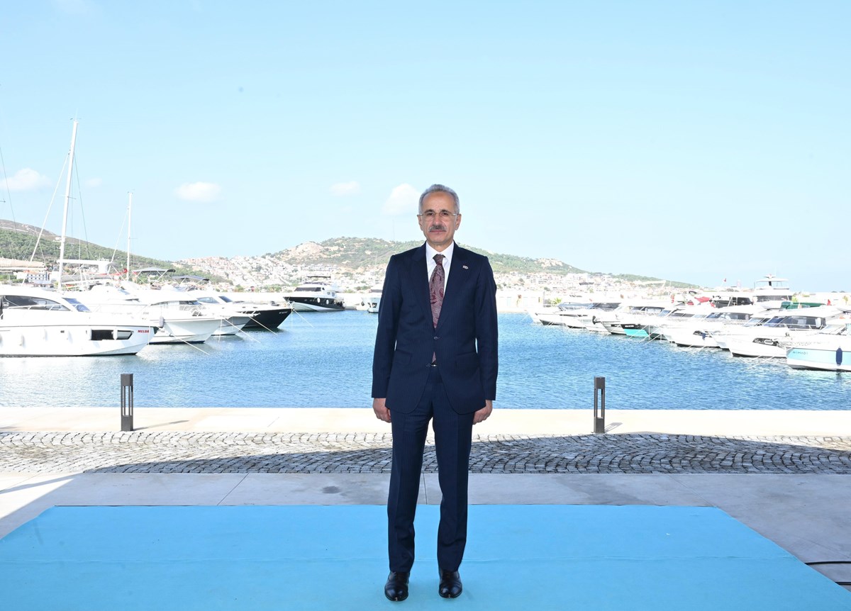 Ulaştırma ve Altyapı Bakanı Abdulkadir Uraloğlu