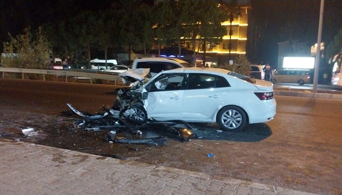 Antalya'daki trafik kazasında 2 kişi öldü