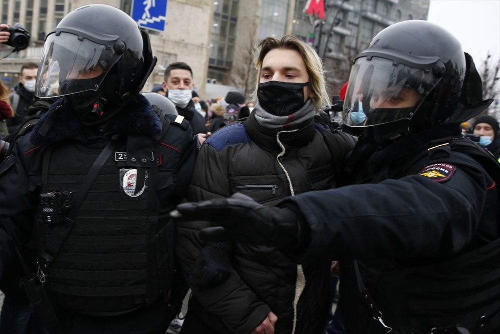 Navalny'nin çağrısının ardından Rusya'da sokaklar karıştı: 2 binden fazla kişi gözaltında - 22
