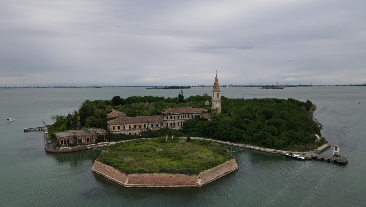 Ölüm Adası tatilcilerin yeni gözdesi oldu: Toprağının yüzde 50'si insan küllerinden Ölüm Adası tatilcilerin yeni gözdesi oldu: Toprağının yüzde 50'si insan küllerinden
